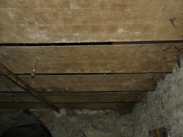 Premier étage de soubassement, cellier-étable. Couvrement en voûtains de briques creuses sur poutrelles métalliques.