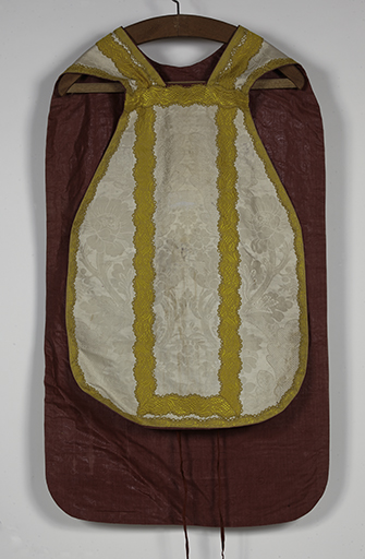 Chasuble, étole, manipule, voile de calice, bourse de corporal (ornement blanc n°1)