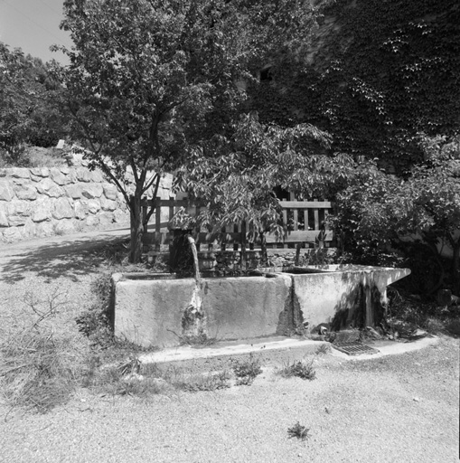 borne fontaine, lavoir