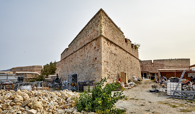  Fort St Nicolas : bastion Sud-Ouest, dit de la Paix, angle de capitale et parapet d'artillerie.