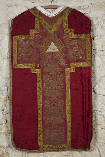 Chasuble, étole, manipule, bourse de corporal, voile de calice (ornement rouge n°1)