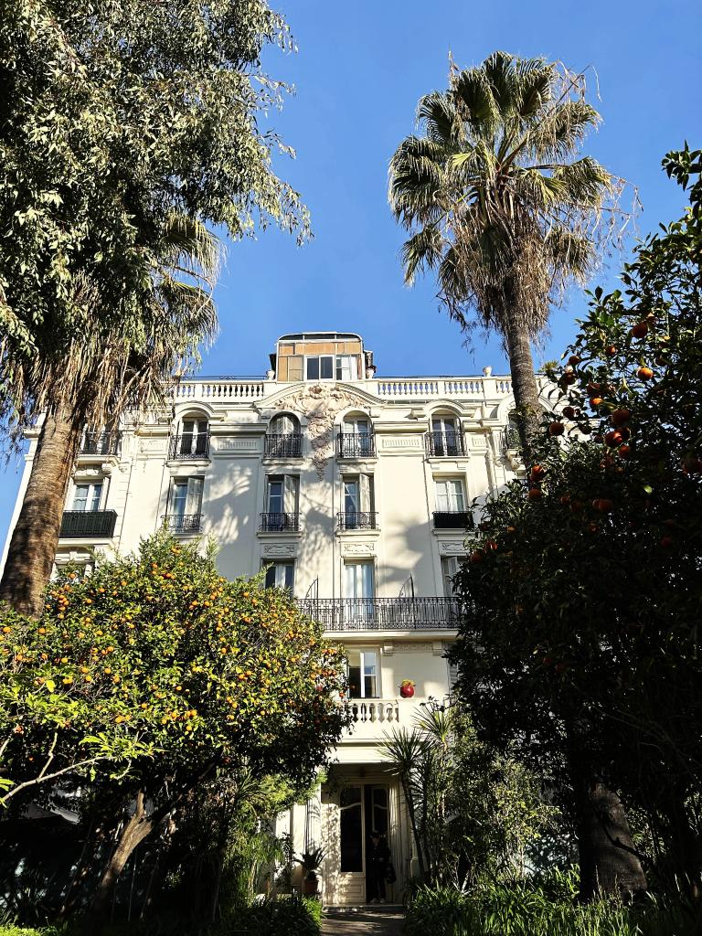 maison de villégiature (villa balnéaire), dite Villa Poulain, puis Le campanile, puis Villa Turquoise, puis hôtel de voyageurs dit des orangers, actuellement immeuble dit Palais les orangers