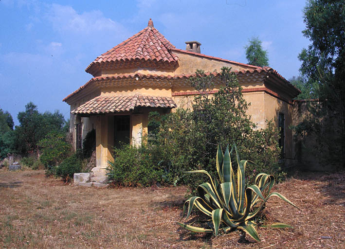Le cabanon. Vue de volume prise du sud-est