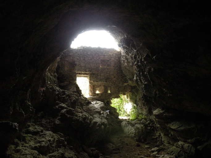 abri troglodytique dit Pertuis de Méailles ou Grotte de la Maouna