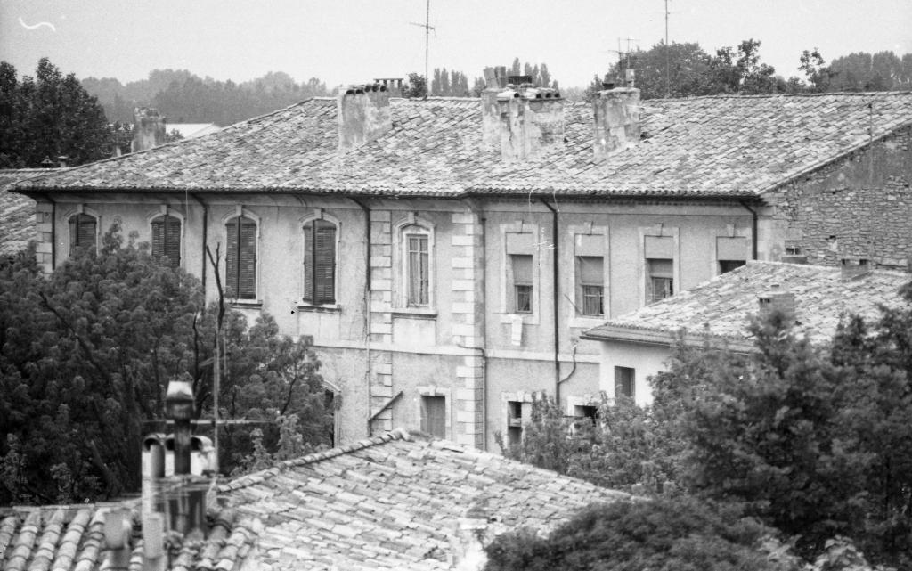 Façades sud sur jardin du corps de bâtiment central et du corps de bâtiment à l'est, vers 1979. 