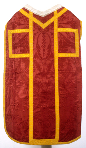 ensemble de vêtements liturgiques : chasuble, étole (ornement rouge)