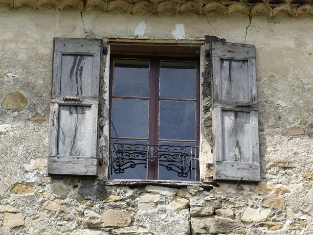 Elévation est, partie centrale. Troisième niveau, fenêtre de la chambre.