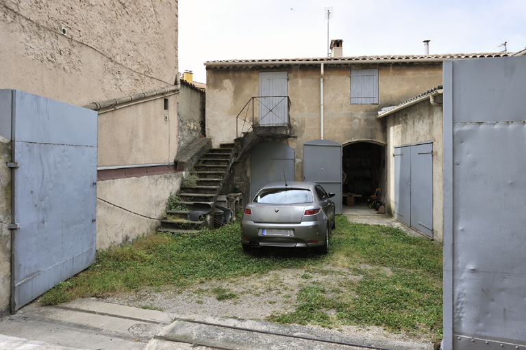 parfumerie L. T. Piver, puis Hugues-Guezet, actuellement garage