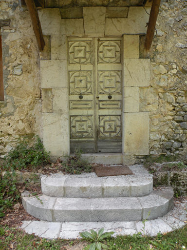 Les Vinières, porte d'entrée de la ferme des Vinières, 1983 125B1 374. 375.