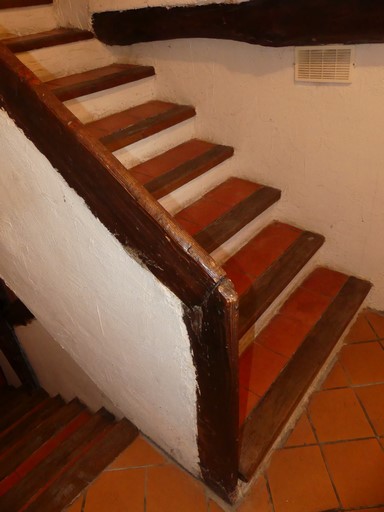 Premier étage, cage d'escalier.