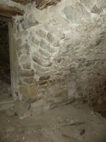 Etage de soubassement, cellier nord. Mur nord, collage de la voûte.