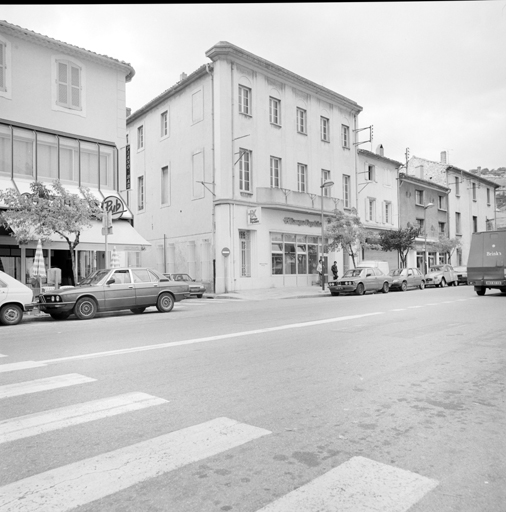 Cours Gambetta, banque (ancien café), vue d'ensemble.