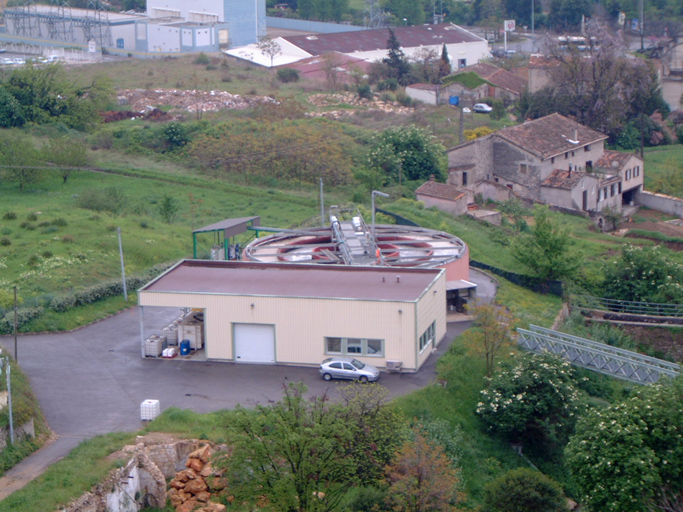 maison, puis savonnerie, puis parfumerie Schmoller et Bompard, puis usine de produits chimiques Orgasynth, actuellement Xcentipharm