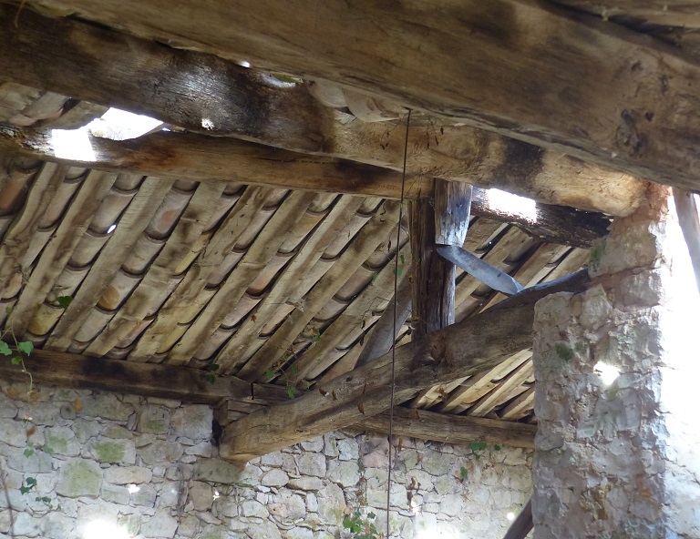 Ferme de Niron (1841 D2 301-302). Charpente avec ferme. 