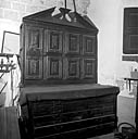 meuble de sacristie : meuble de rangement pour objets liturgiques