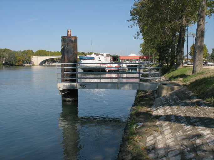 port, halte fluviale dite port de tourisme