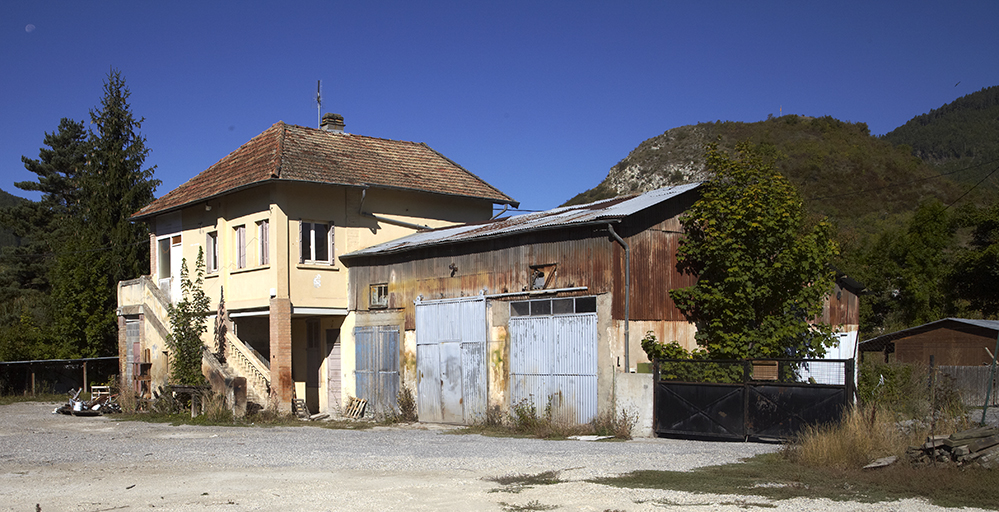 parfumerie : distillerie de lavandes alpines puis distillerie Chiris