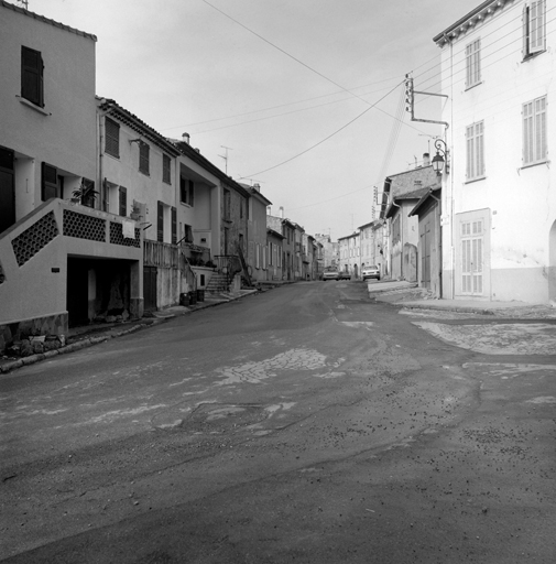 Rue Jean-Macé. Vue d'ensemble prise du sud.