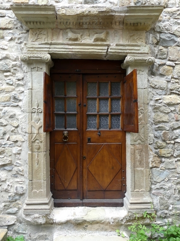 Elévation est, premier niveau. Porte du logis.