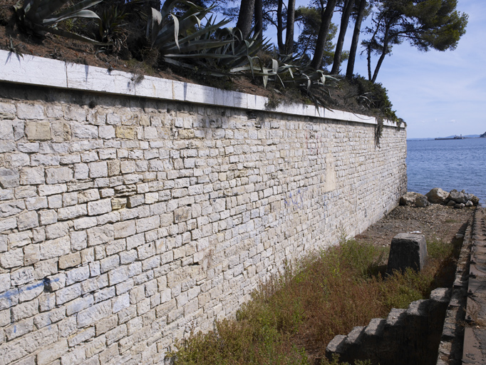 Revêtement du flanc de l'aile droite de la batterie reconstruite en 1846.