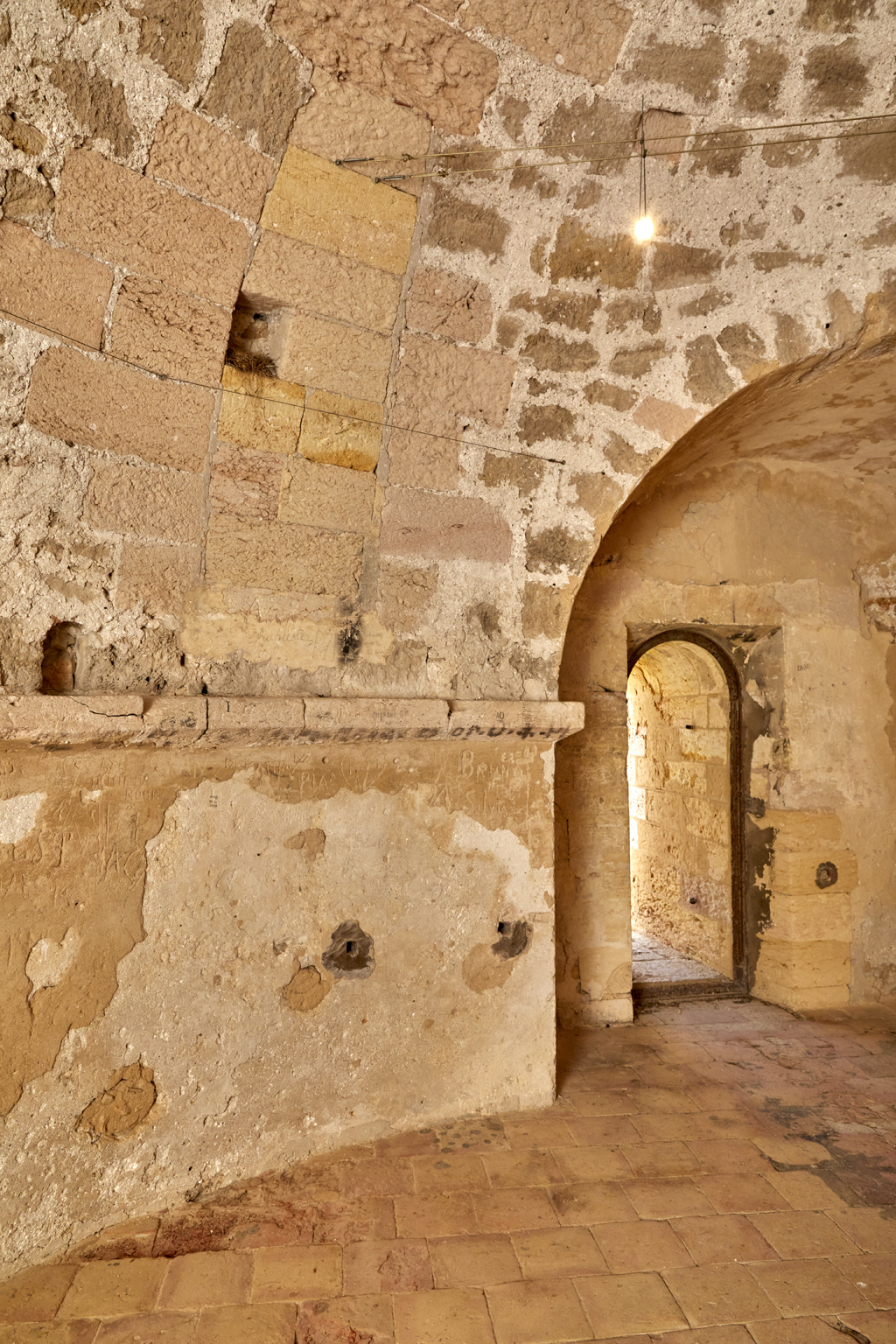 Donjon, casemate basse de la tour sud-est, ancien débouché muré de l'escalier et poterne