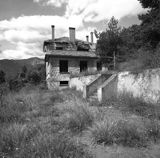 Bâtiment du casernement de sûreté.