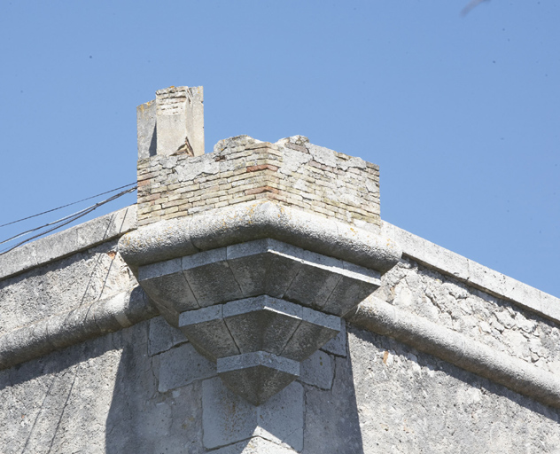 Caserne défensive, détail de l'échauguette sud-ouest.