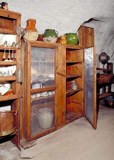 armoire garde-manger, armoire à fromage