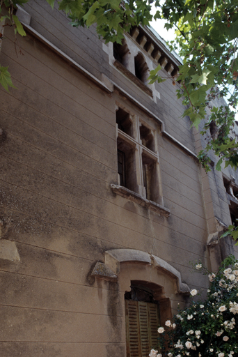 Façade antérieure, deuxième et troisième niveaux.