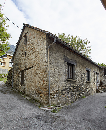 Bâtiment dit la Tuilerie au quartier du Riou.