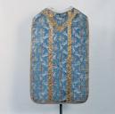 ensemble de vêtements liturgiques (N° 1) : chasuble, étole, manipule, bourse de corporal, voile de calice (ornement bleu)