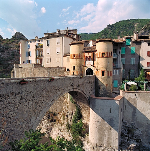 Porte 3 - 5. Pont sur le Var, porte 4 - 5, redan du chemin de ronde 25.