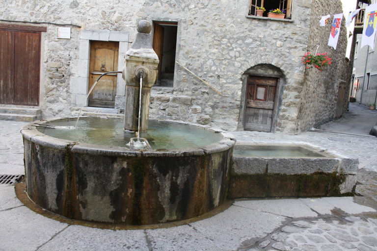 fontaine du Presbytère (fontaine-lavoir)