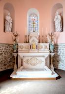Ensemble du maître-autel : autel (autel droit, autel tombeau), gradin d'autel, tabernacle et statues