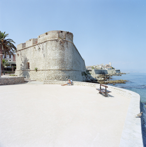 Le demi-bastion Saint-André (17) et l'enfilade du front de mer vus du sud.