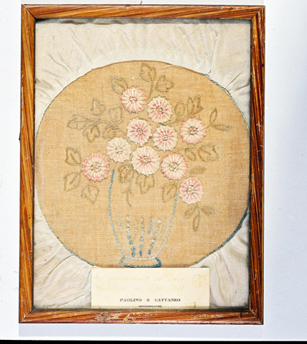 ex-voto, tableau de broderie : Bouquet de fleurs roses