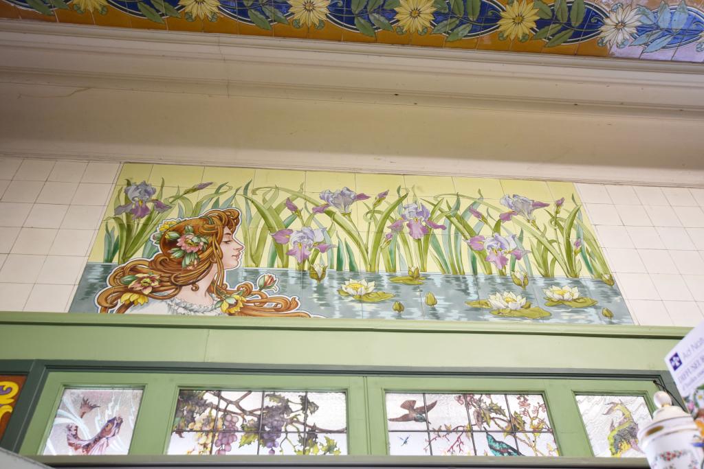 boutique de céramique décorative, actuellement herboristerie dénommée La maison des plantes