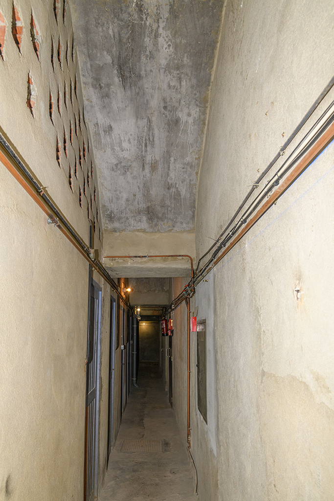 Corps de garde de la batterie 1860-1861, vue intérieure partielle des grandes casemates transversales