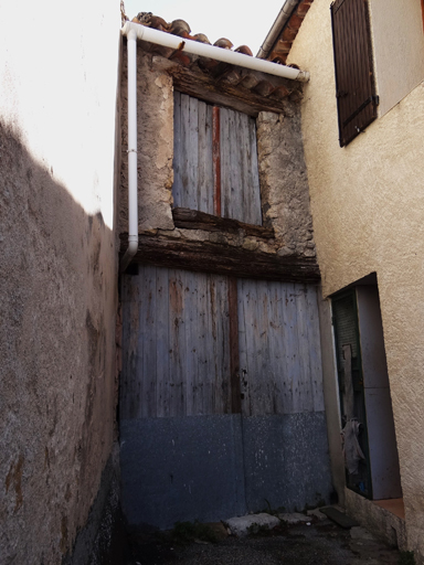 Entrepôt agricole au village de La Palud. (2014 C1 183)