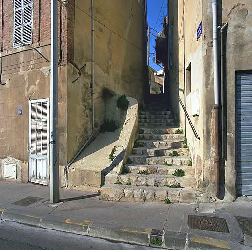 Traverse Roubaud (Estaque K). Vue en enfilade de la partie en escalier, depuis le boulevard Roger-Chieusse.