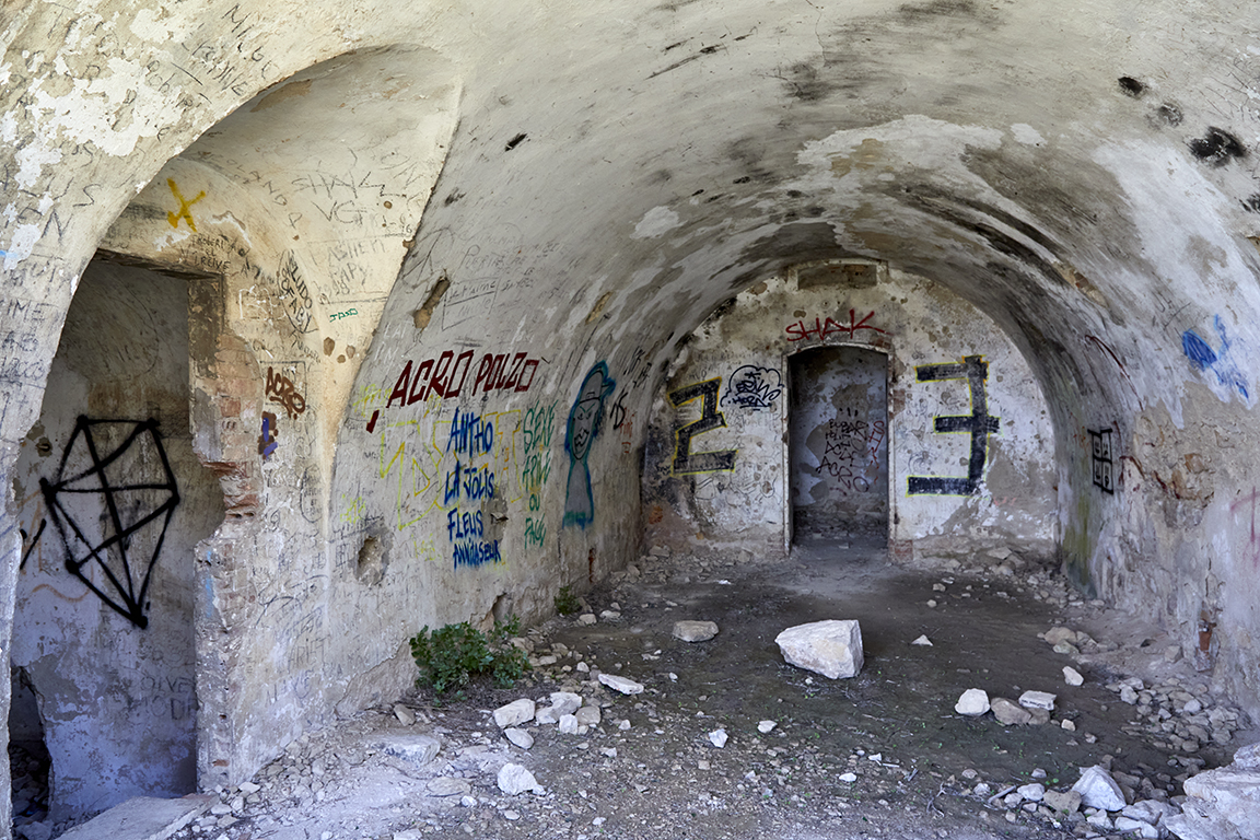 Salle intérieure de l'abri sous traverse gauche.