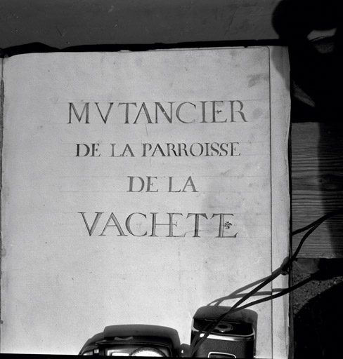 ensemble de 2 manuscrits : Mutancier de la Paroisse de la Vachette (registre cadastral)