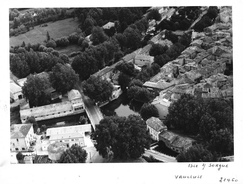 Usine de produits agro-alimentaires, confiserie : usine de pâtes de fruits, de fruits confits dite Ets Lagier puis La Cigalette, actuellement centre de loisirs aquatiques