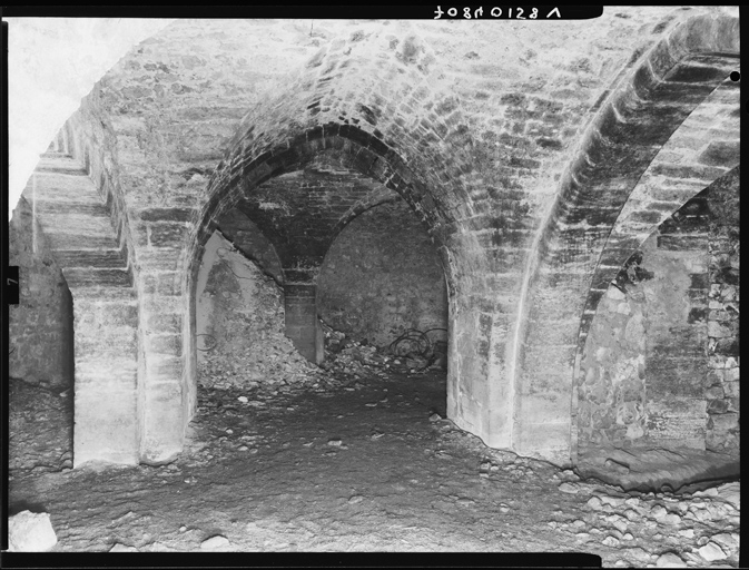 Cave, vue d'ensemble d'ouest en est.