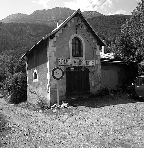 remise de matériel d'incendie (pompe à incendie)