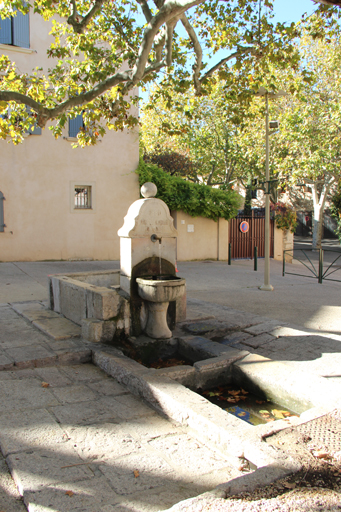 fontaine, lavoir, abreuvoir, dite fontaine de Barboulin