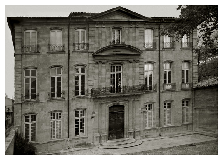 Hôtel de Réauville, puis de La Tour-d'Aigues, puis de Caumont, actuellement conservatoire de musique