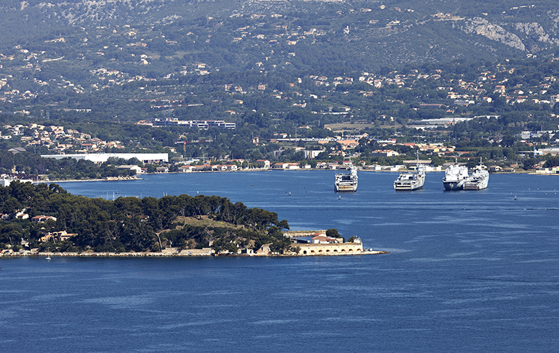La Seyne-sur-Mer. Fort de l'Aiguillette vu depuis le sémaphore de la Croix des Signaux.