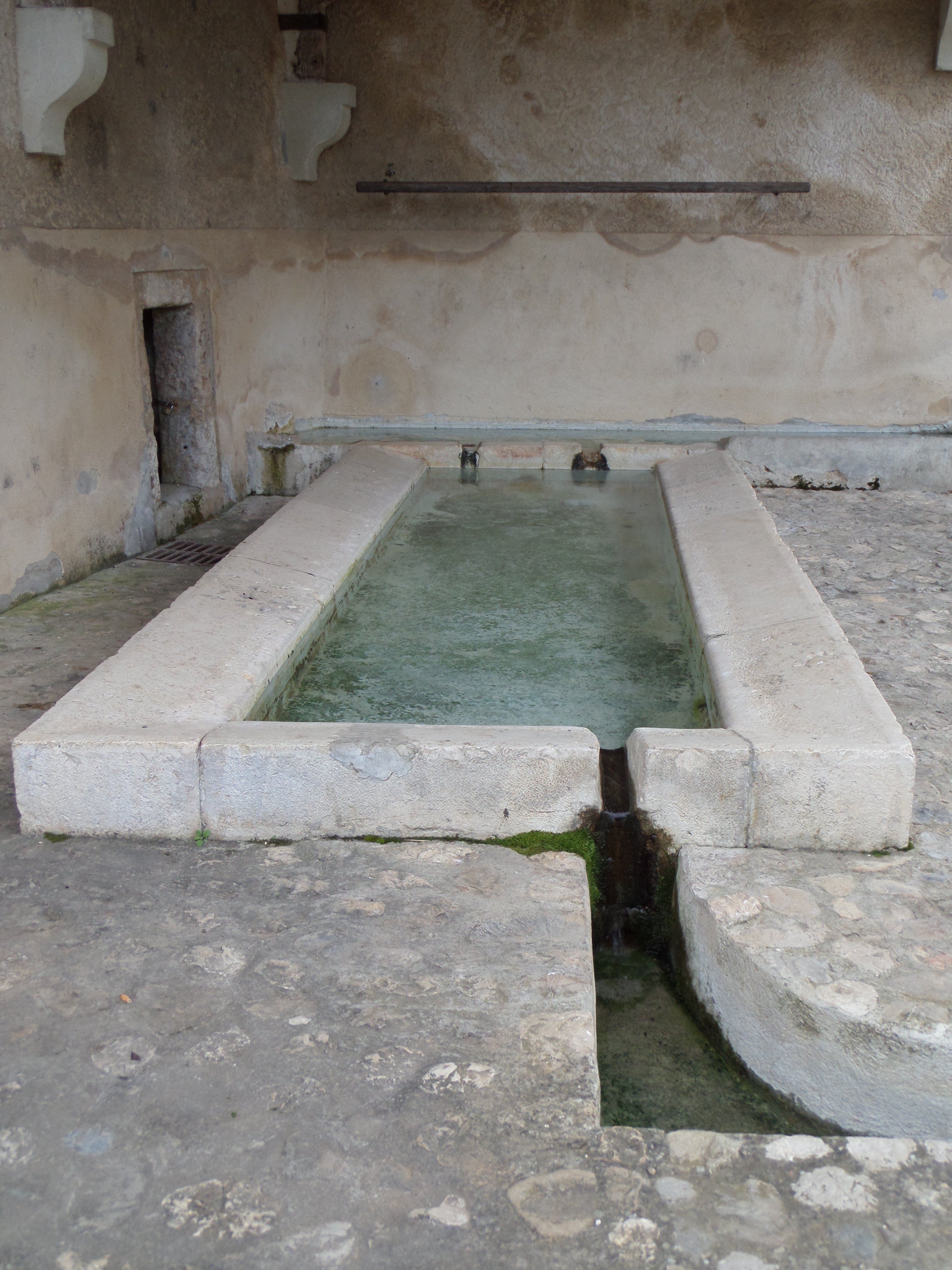 Fontaine et lavoir dite la fontaine du lavoir