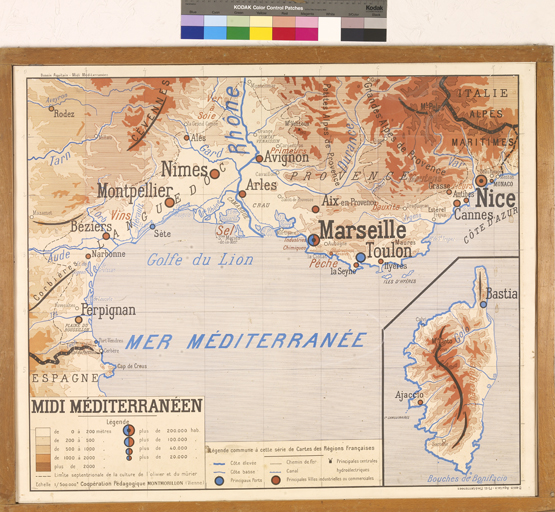 ensemble de 12 cartes murales de la série les Régions Naturelles de France et l'Union Française